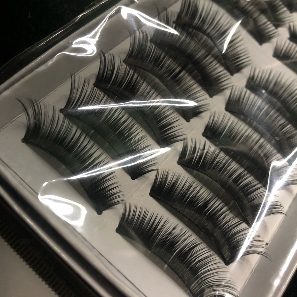 Eyelash strips